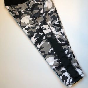 Reebok Black, Gray, white, Camo, Capri Leggings❤️